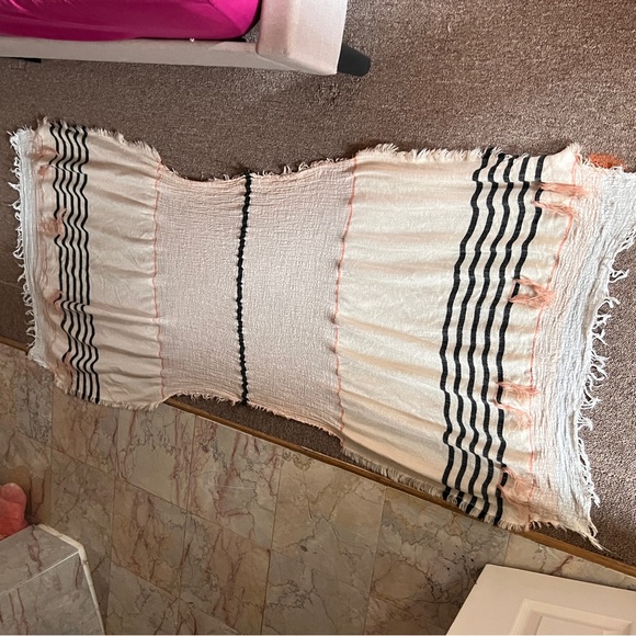 Oversized multi texture soft feel scarve/ wrap with fringe detail - Picture 7 of 8